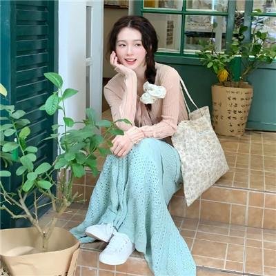 在角落,主教身边